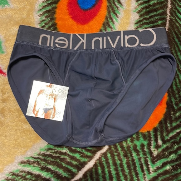 Size S - Picture 4 of 6